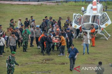 Empat korban kecelakaan helikopter berhasil dievakuasi