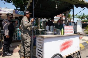 Satpol PP Kota Madiun tertibkan PKL langgar aturan berjualan