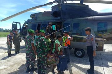 Satgas Operasi Damai Cartens Evakuasi Warga Dari Ancaman KKB