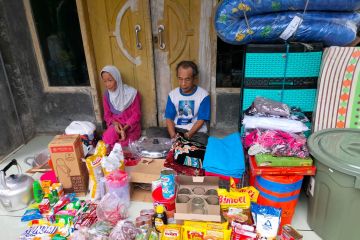 Kemensos beri bantuan usaha dan perbaikan rumah lansia nyaris roboh