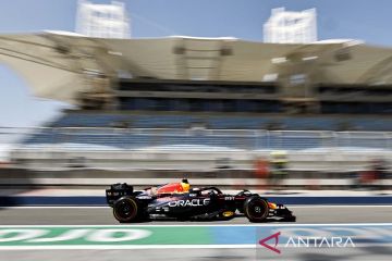 Aksi pembalap F1 pada tes pramusim di Bahrain