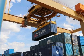 Pelabuhan darat terbesar China catat perdagangan kuat