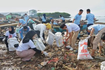 Lampung gelar aksi bersih pantai peringati hari sampah nasional