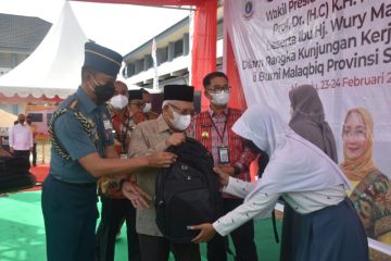 Wapres serahkan bantuan kepada 70 anak putus sekolah di Sulbar