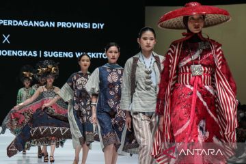 Hari kedua Indonesia Fashion Week 2023