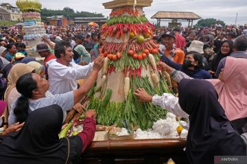 Tradisi Grebeg Gumuk Kembang