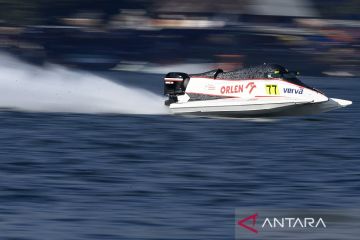 Serunya kualifikasi balapan perahu motor F1H2O