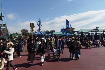 Berpetualang satu hari di negeri kartun Tokyo DisneySea