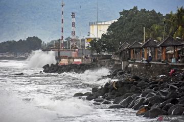 BMKG: Waspada gelombang tinggi hingga 3 meter di Selat Bali & Lombok