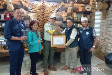 Pemkab Bogor beri Taman Safari Piala Panca Karsa Pariwisata