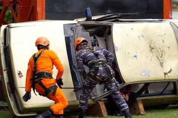 Evakuasi kecelakaan mobil warnai HUT Basarnas di Gorontalo