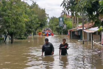 Banjir di Kota Solo, warga dievakuasi ke posko pengungsian