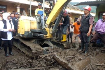 Gubernur Jatim tinjau lokasi bencana banjir bandang Bondowoso