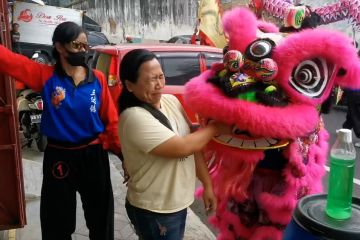 Keliling pertokoan, liong dan barongsai ramaikan perayaan Cap Go Meh