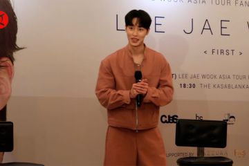 Lee Jae Wook bagi banyak hadiah untuk para penggemar