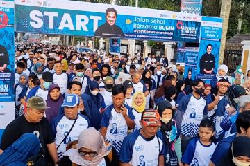 Jalan sehat memperingati 25 tahun Kementerian BUMN