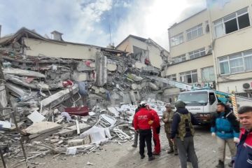 Tembus 912 korban jiwa karena gempa, Turki minta bantuan internasional