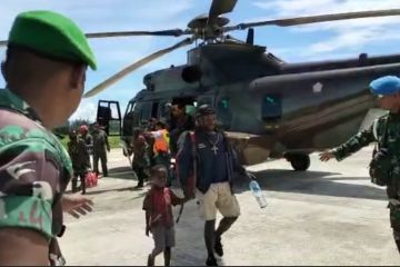TNI-PolrI evakuasi 18 warga Distrik Alama imbas ancaman KKB