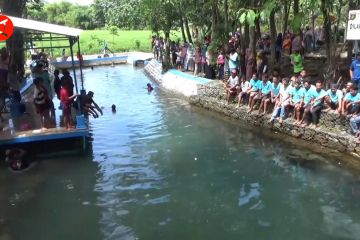 Warga Ngawi padati sumber air menyaksikan ritual keduk beji