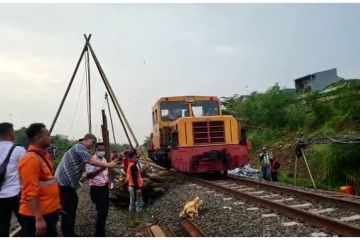 KAI Daop 1 percepat perbaikan jalur kereta api terdampak longsor