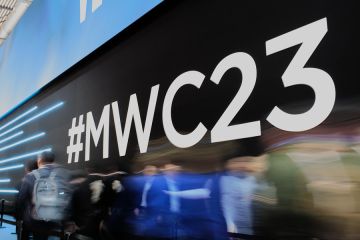 Industri komunikasi seluler pamerkan inovasi mutakhir pada MWC 2023