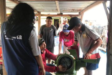 Pertamina Hulu Energi berikan alat pakan ikan di Pulau Panggang