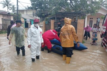 Tiga orang meninggal tersengat listrik saat banjir di Tangerang