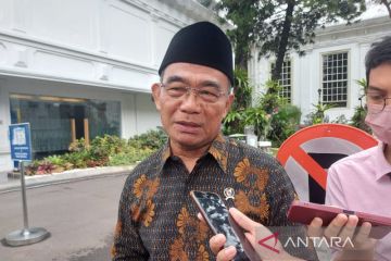 Soal sekolah pukul 05.00, Menko PMK: Percayakan pada Gubernur NTT