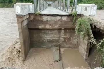 Dua Jembatan di Kabupaten Kupang putus  akibat terjangan air banjir