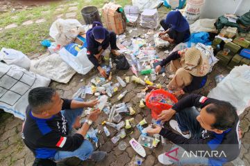 Menumbuhkan kesadaran masyarakat lewat Kampung Pilah Sampah