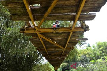 FOTO - Jembatan gantung mengancam keselamatan di Aceh Besar