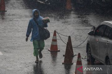 BMKG prakirakan sebagian wilayah Jakarta diguyur hujan Senin siang