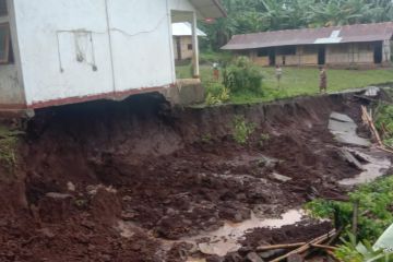 BPBD: Bangunan sekolah di Pulau Adonara rusak akibat longsor