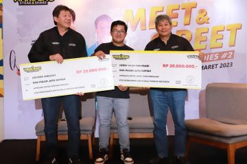 Waroeng Steak & Shake apresiasi dua pelatih badminton