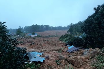 Hujan turun tanpa henti, satu kampung tertimbun longsor di Natuna