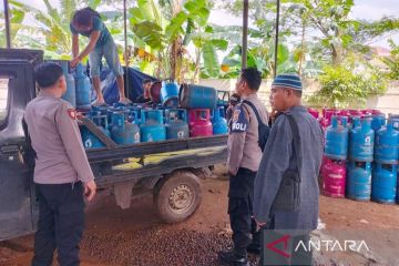 Polisi bongkar praktik oplosan gas bersubsidi di Bogor