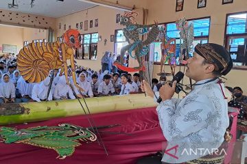 Siswa Magelang maknai pentas wayang serangga untuk penguatan Pancasila