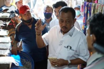 Wawali: Pasar tradisional di Surabaya harus naik kelas