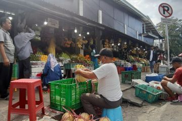 Pemkot Surabaya ajak sejumlah produsen tekan harga bahan pokok