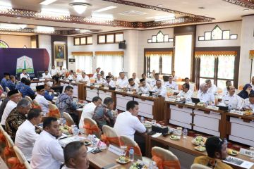 Pj Gubernur minta bupati/wali kota di Aceh kompak bangun daerah