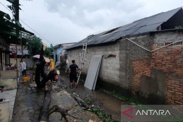Pemkab Bekasi perbaiki ratusan rumah rusak akibat bencana