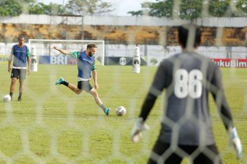 Pelatih Persebaya waspadai kecerdikan Rahmad Darmawan