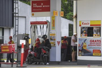 Harga bensin Shell Juli turun