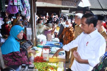 Jokowi beli 5 kg cabai hijau di Pasar Mendenrejo Blora