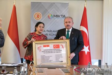 Puan salurkan bantuan korban gempa saat bertemu Ketua Parlemen Turki