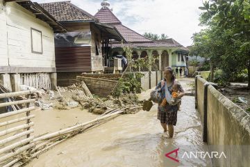 Puluhan rumah hanyut akibat banjir di Lahat