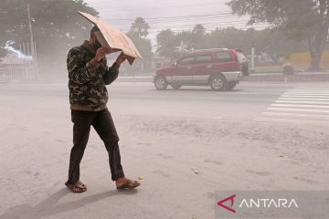 Kota Magelang diselimuti hujan abu Gunung Merapi