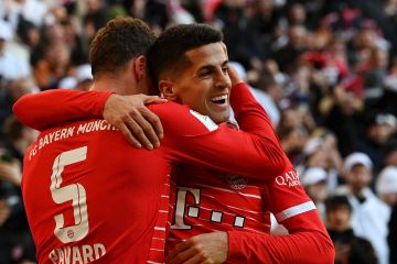 Drama delapan gol warnai kemenangan Bayern Muenchen atas Augsburg