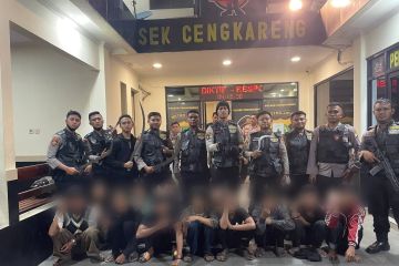 Polisi tangkap 12 remaja bersenjata tajam untuk tawuran di Cengkareng