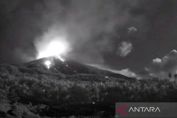 Gunung Karangetang masih berstatus siaga III setelah 5 pekan erupsi